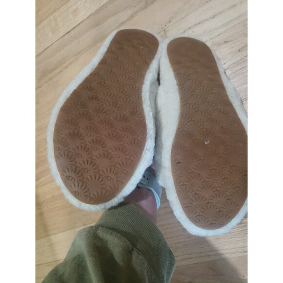 UGG Fluff Yeah Slide Slippers Womens Natural Sherling Strap US 7 EU 38 - Picture 14 of 14